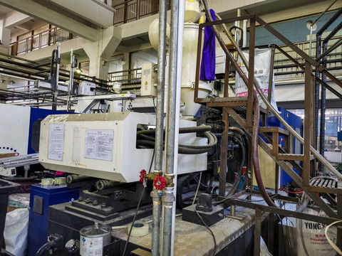 制造業(yè)工廠(chǎng)注塑車(chē)間注塑機(jī)加工圖片素材下載 各行各業(yè)素材下的制造業(yè)圖片素材