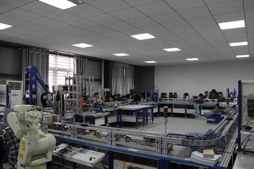 2022年,36歲設(shè)計(jì)師失業(yè)8個(gè)月雨中舉牌 不想送外賣(mài),如今怎樣